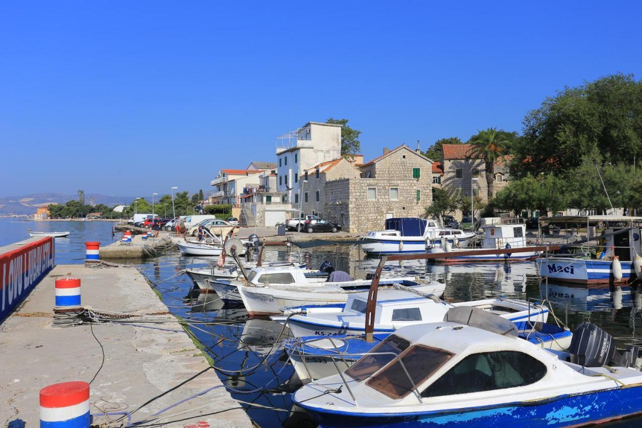 Apartments With A Parking Space Kastel Kambelovac, Kastela - 15480 Buitenkant foto